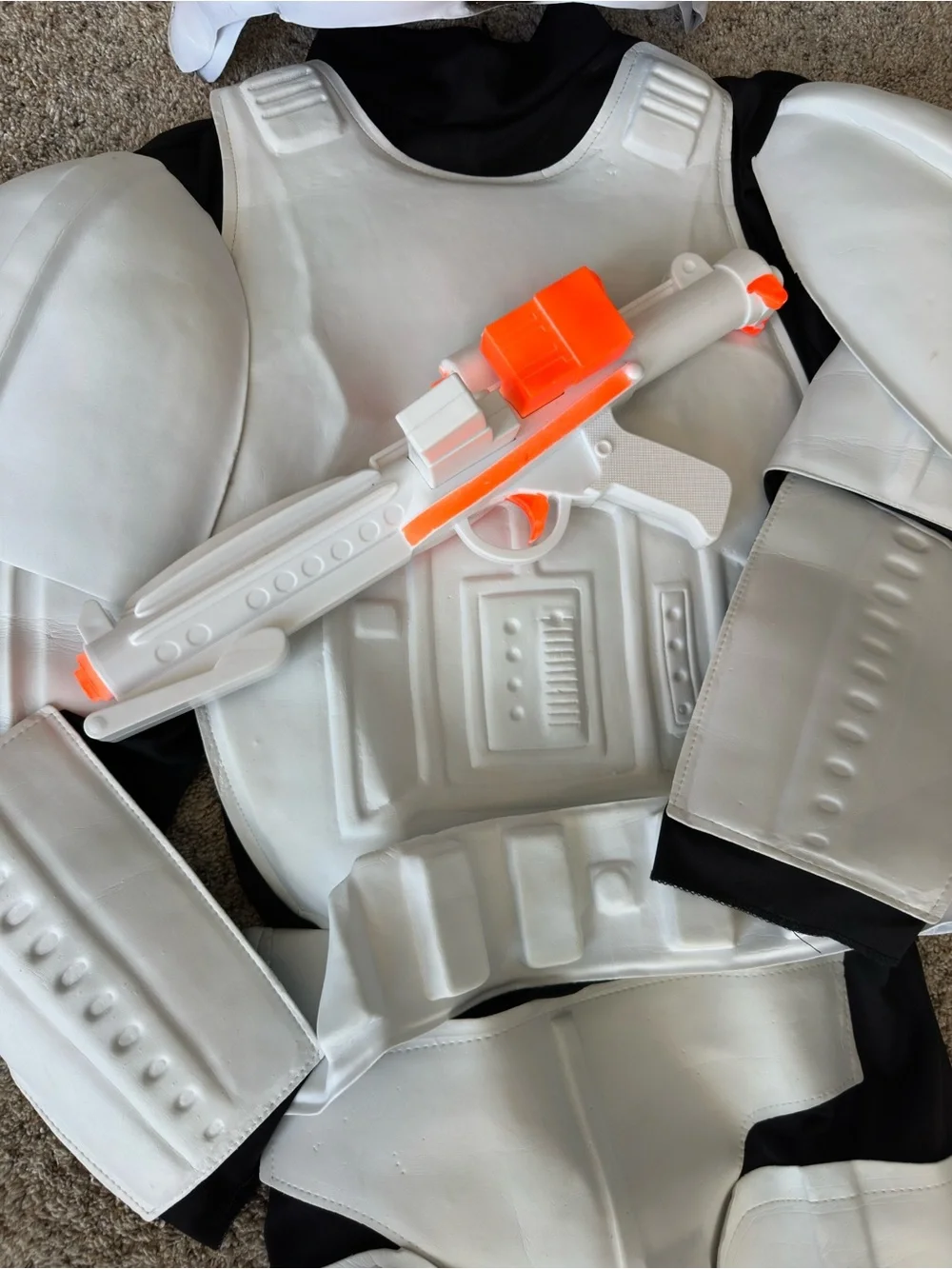 Star Wars Stormtrooper Costume with BStar Wars Stormtrooper Costume with Blaster